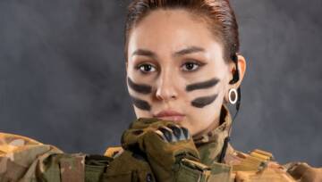 trend militarny kobieta