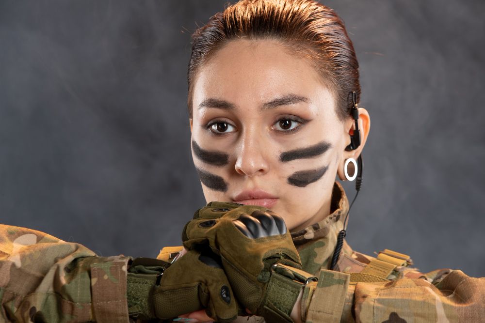 trend militarny kobieta