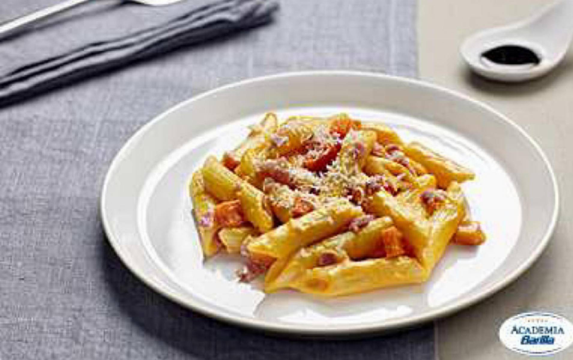 Penne-Rigate-z-dynia-boczkiem-i-octem-balsamicznym