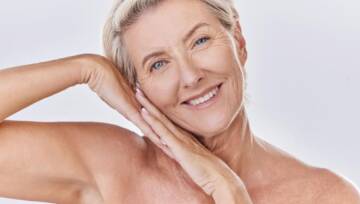 Modelka do pielęgnacji skóry w podeszłym wieku