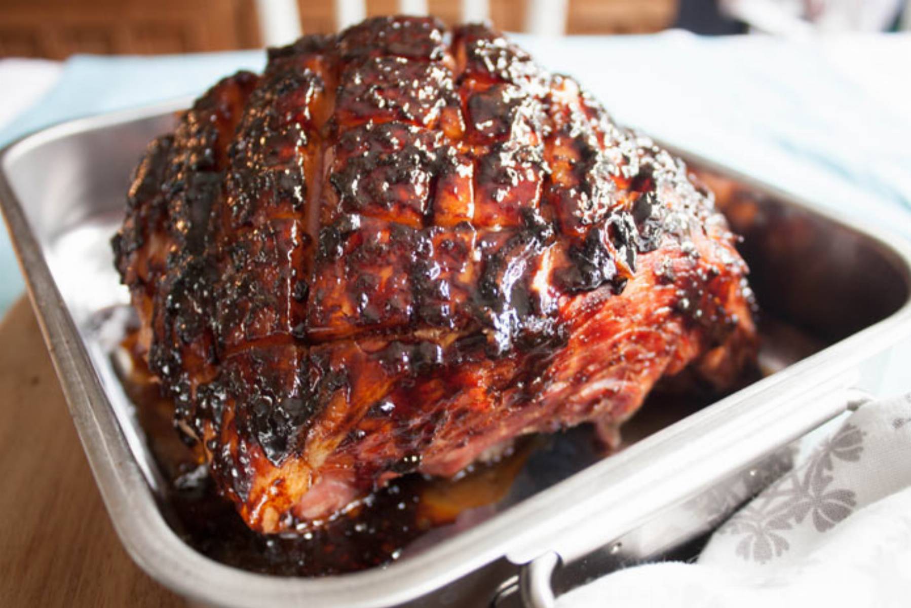 Amerykanska_pieczona_szynka_glazurowana_sliwka_kalifornijska_foto_California_Prune_Board