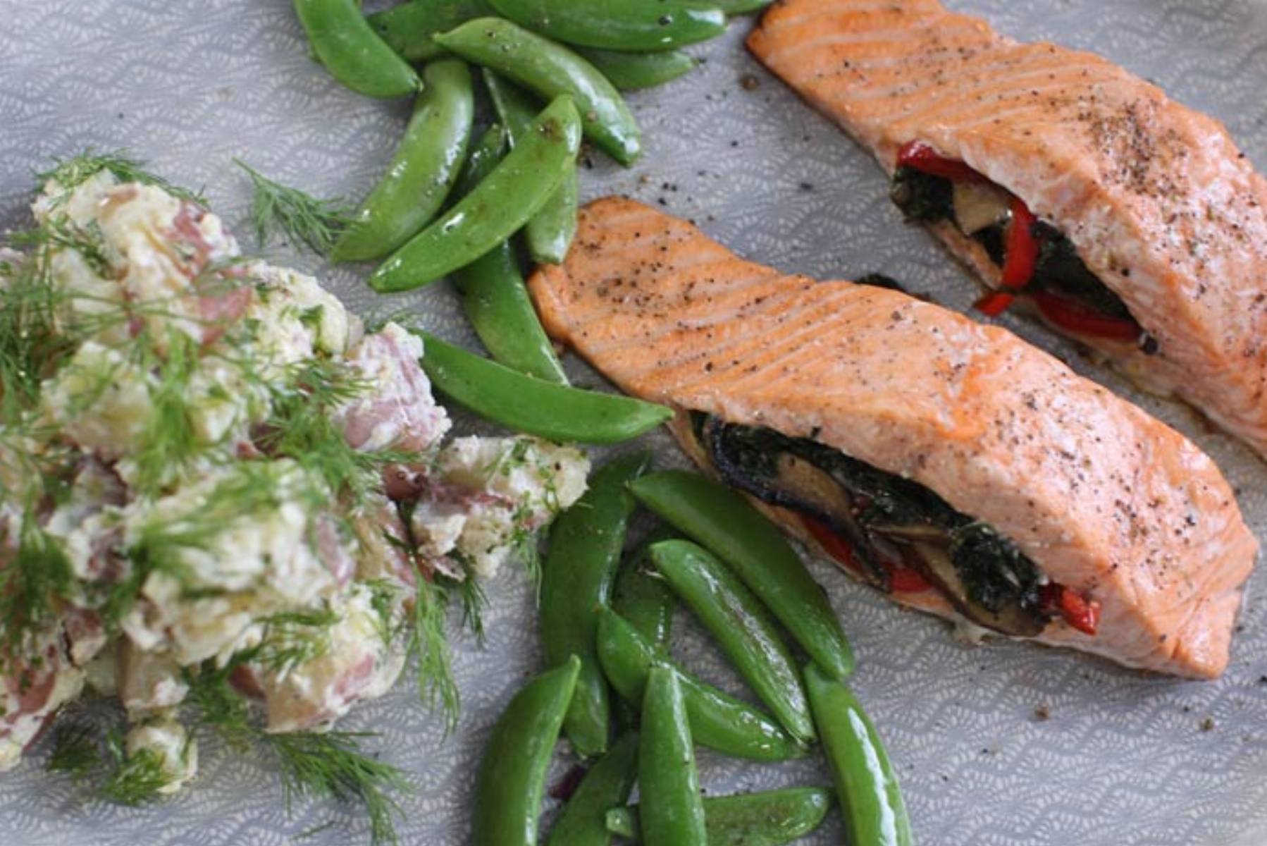 Nadziewany pieczony łosoś