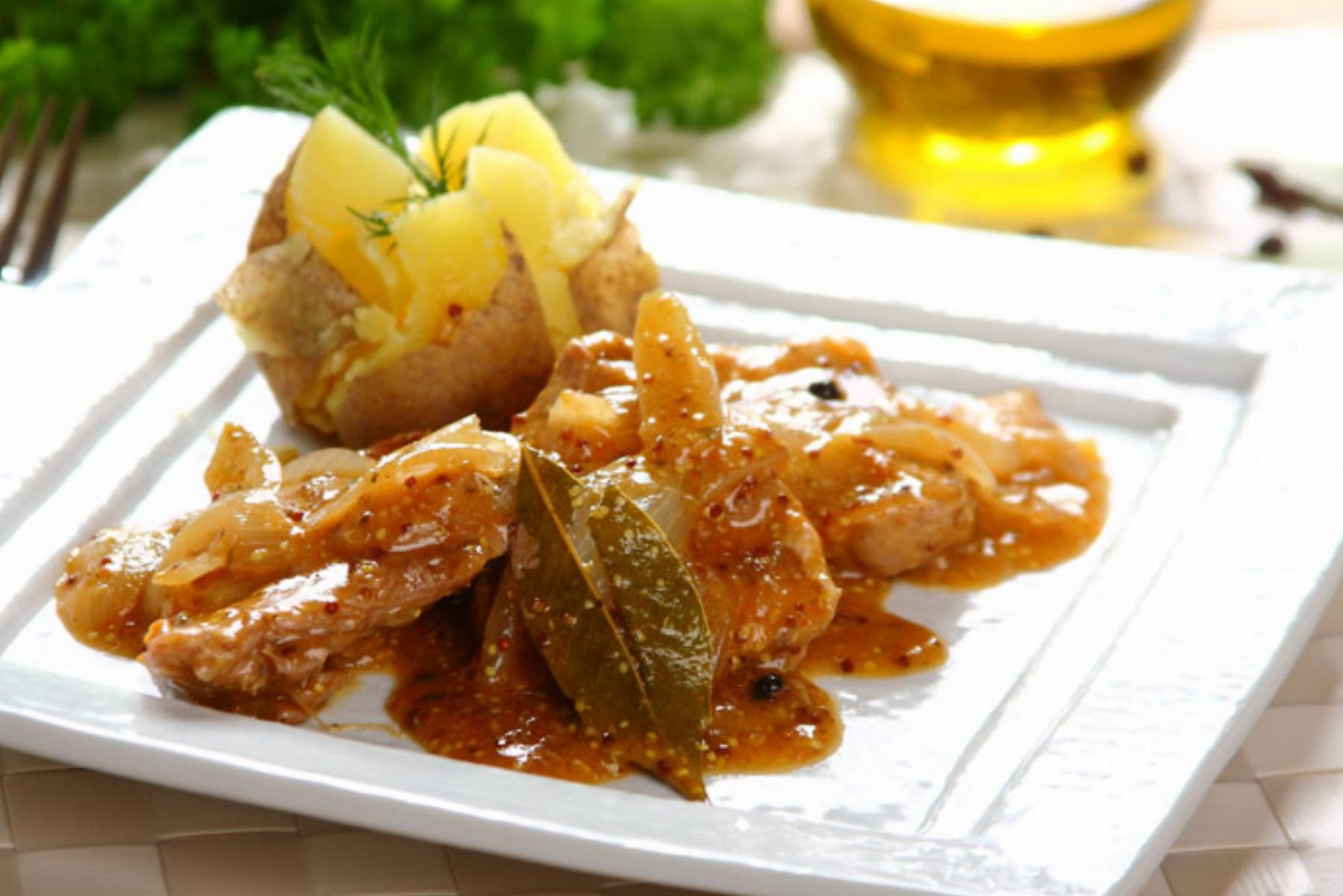 Poledwiczka-duszona-z-cebula-i-musztarda-0