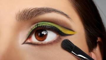 azjatycki makijaż powiększający oko