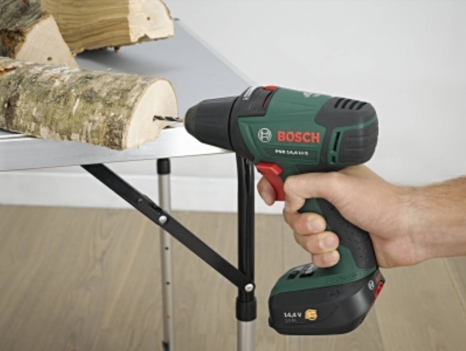 fot. Bosch Choinka ze szczap drewna (3)