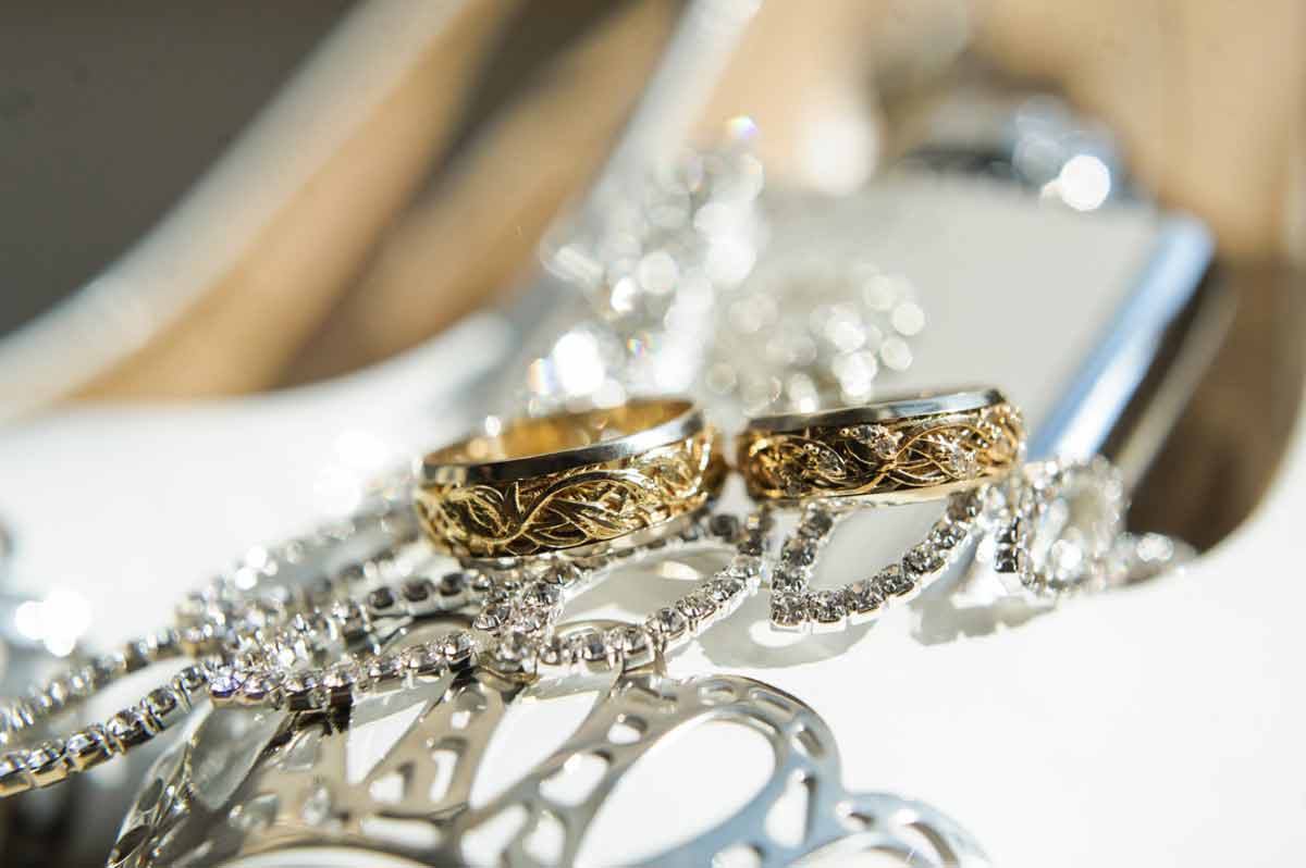 Jaką biżuterię wybrać - srebrną czy złotą? 