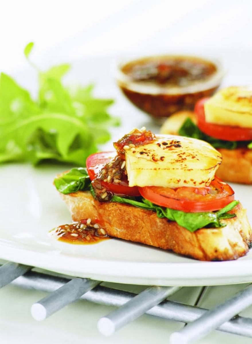 Bruschetta z serem halloumi