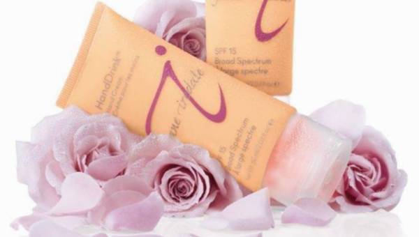 NOWOŚĆ: Jane Iredale-Hand Drink