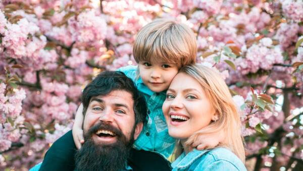 uśmiechnięta rodzina