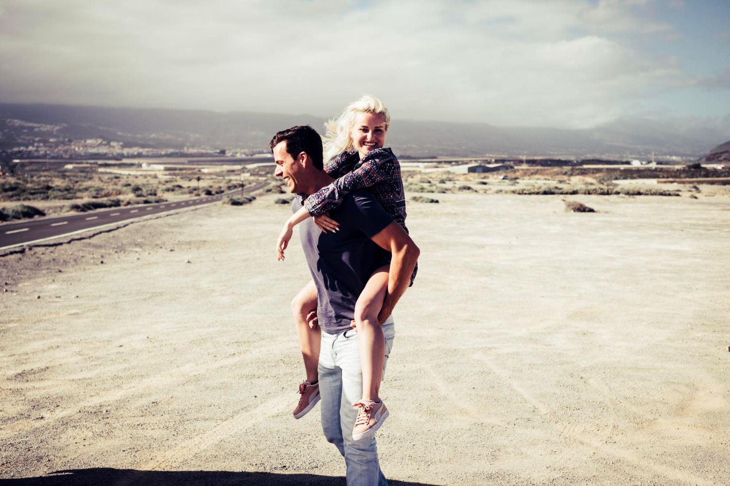 wolny czas razem zakochana para