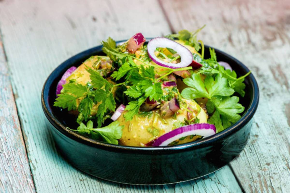 Salatka-z-zmieniakiem-i-pietruszka