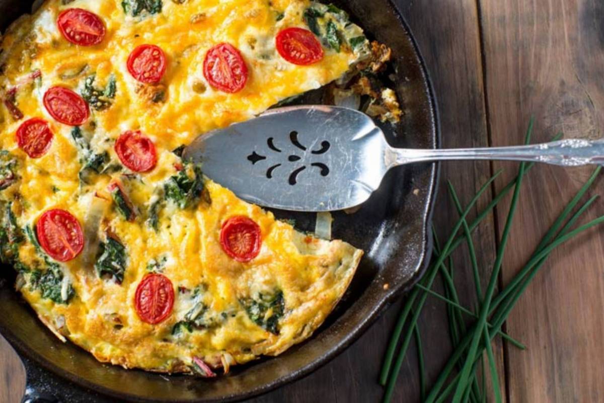 Frittata-z-botwinką-zapiekana-pod-żółtym-serem