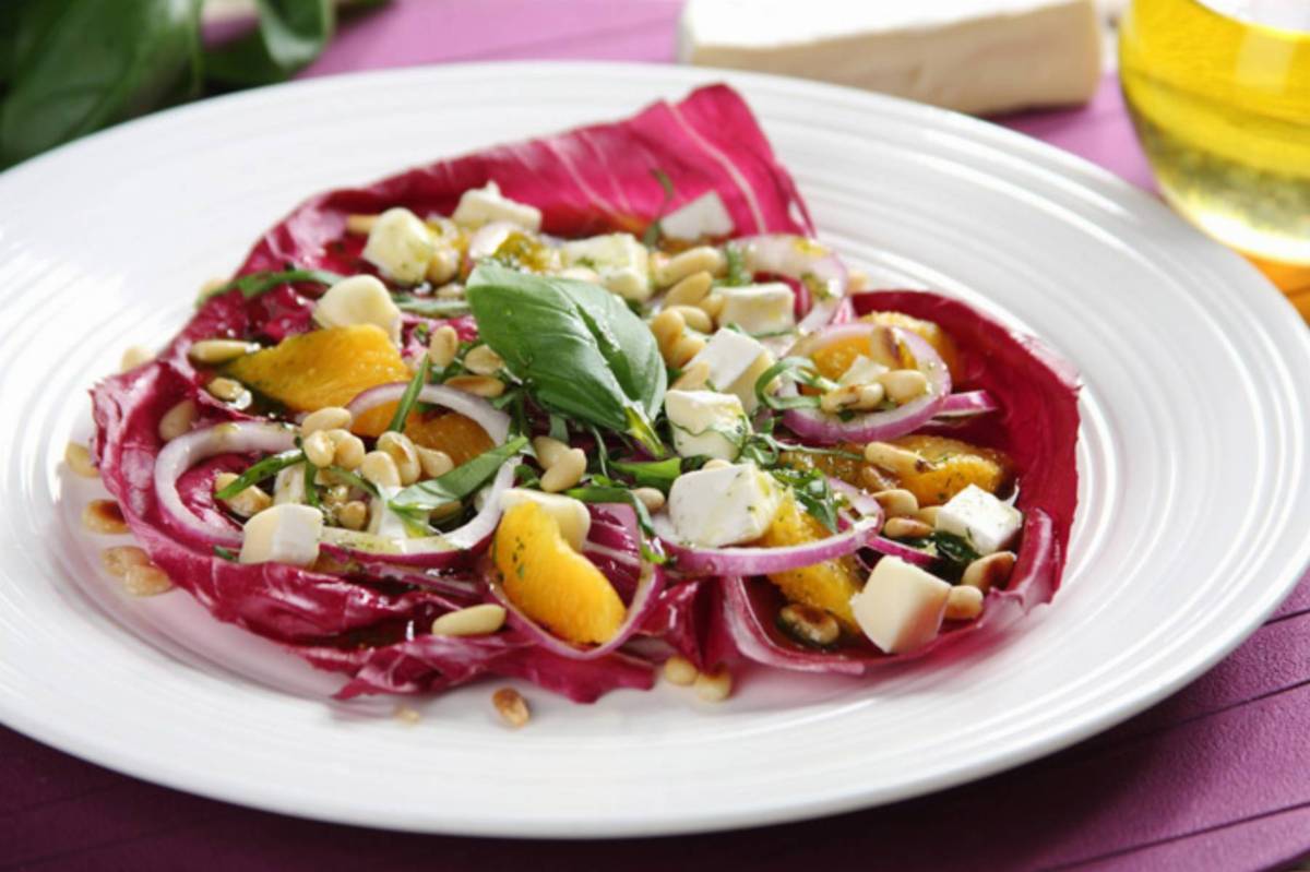 sałatka z pomarańczami i serem camembert