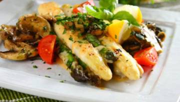 Grillowane szparagi z cheddarem