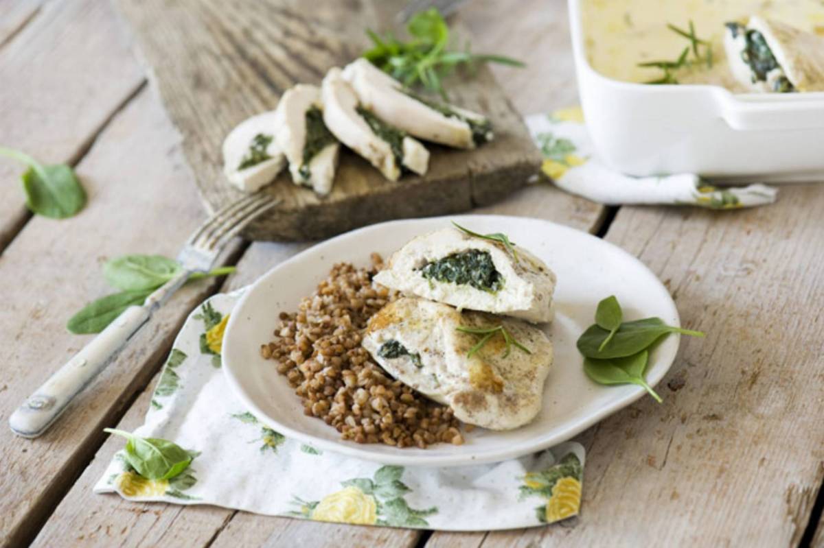 Sakiewki ze szpinakiem z piersi kurczaka