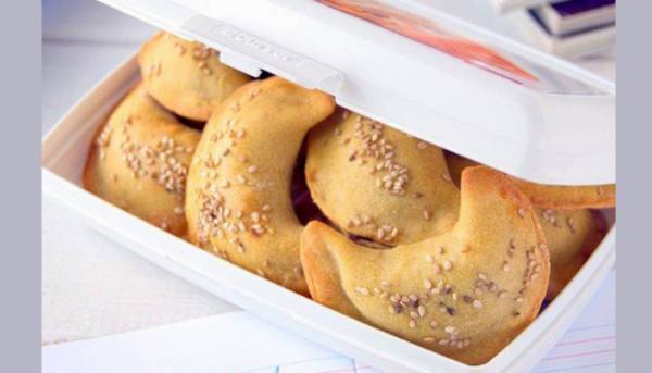 Pierożki pieczone ze śliwką kalifornijską i orzechami