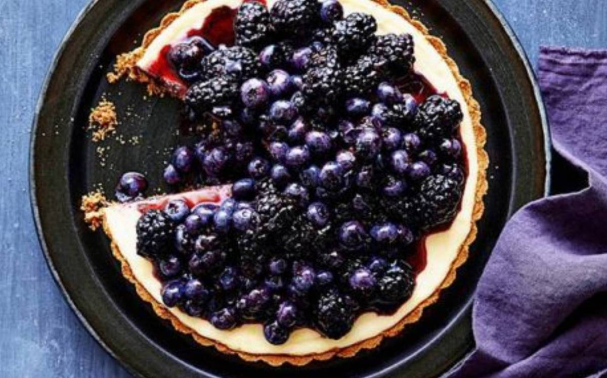 Czarno – niebieska tarta sernikowa