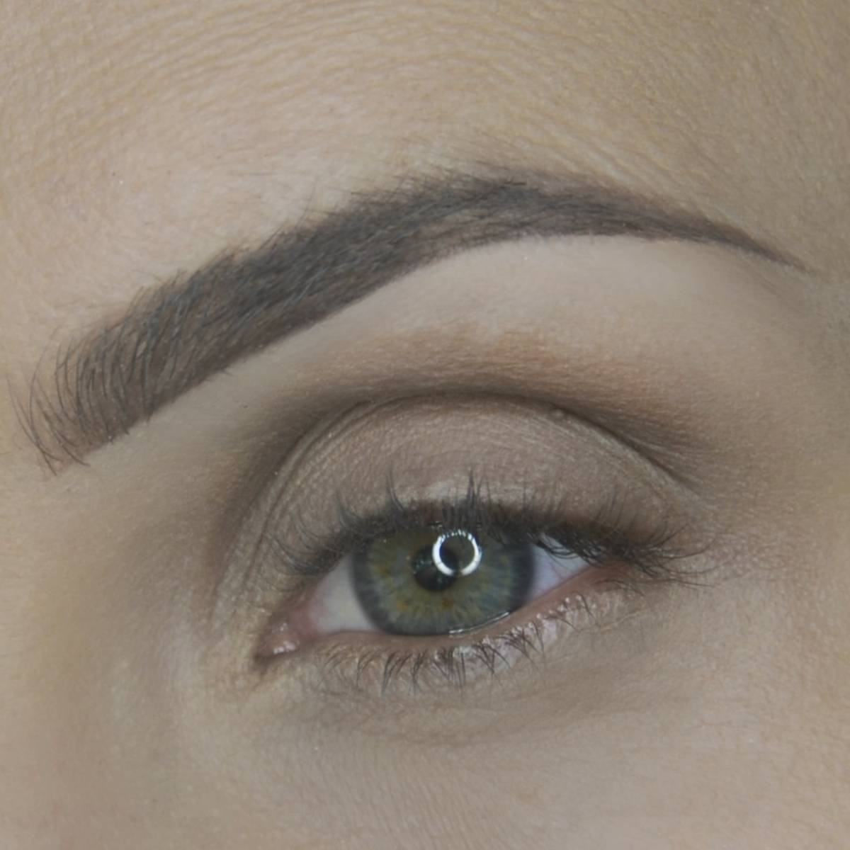 Elegancki makijaż na wyjście - krok po kroku 1