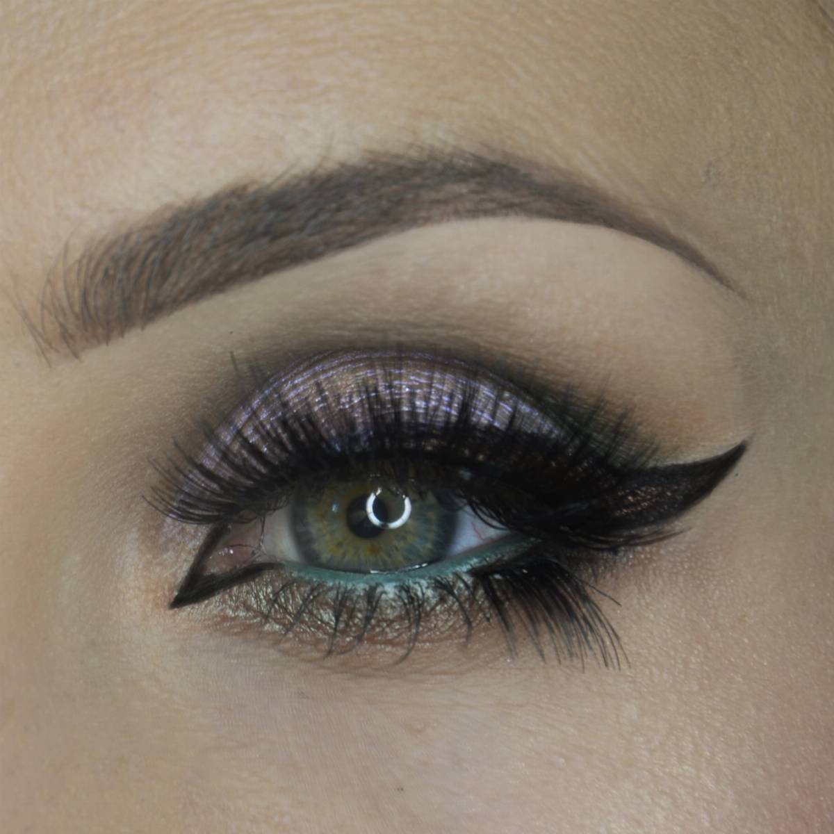 Elegancki makijaż na wyjście - krok po kroku 9