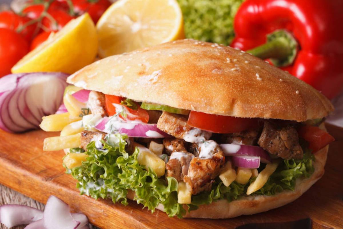 domowy kebab z sosem czosnkowym