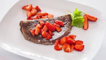 Omlet czekoladowy z truskawkami