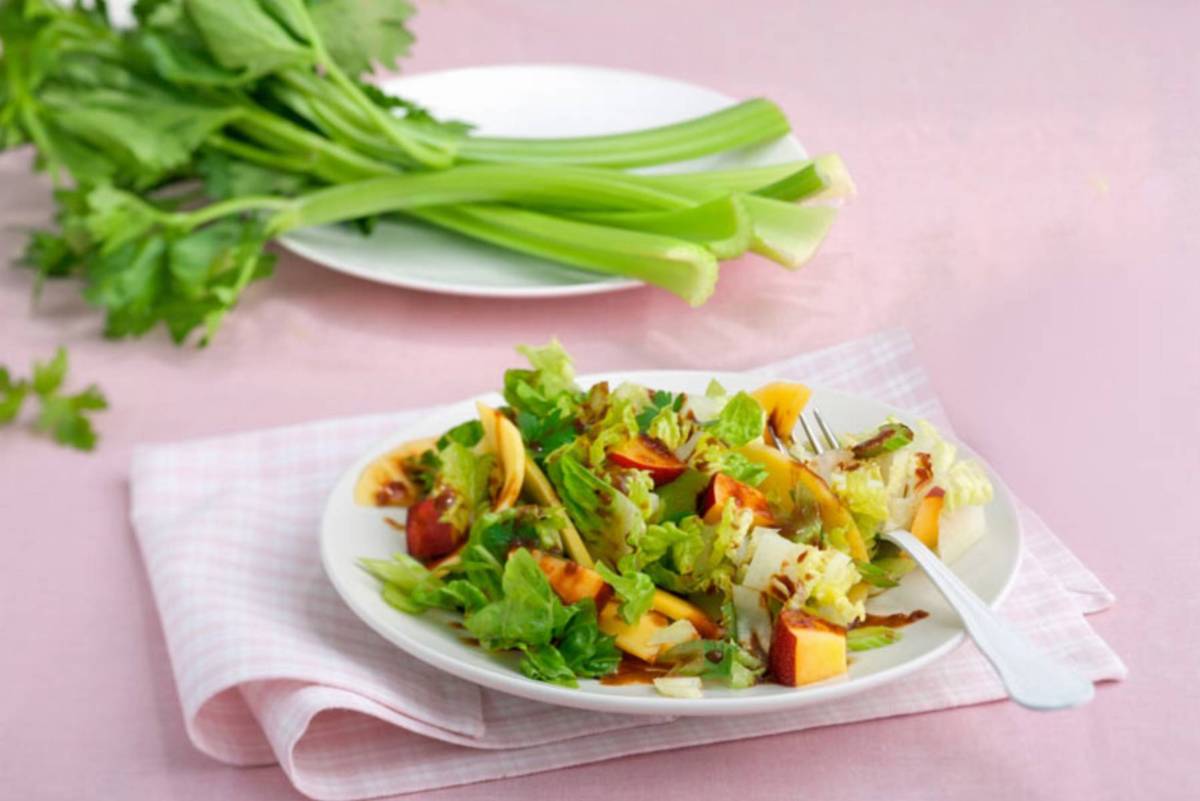 Sałatka z nektarynką i mango_Kikkoman