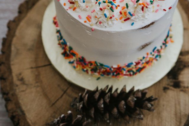 простое украшение торта - разноцветная посыпка для торта