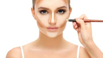 twarz wyszczuplona makijażem