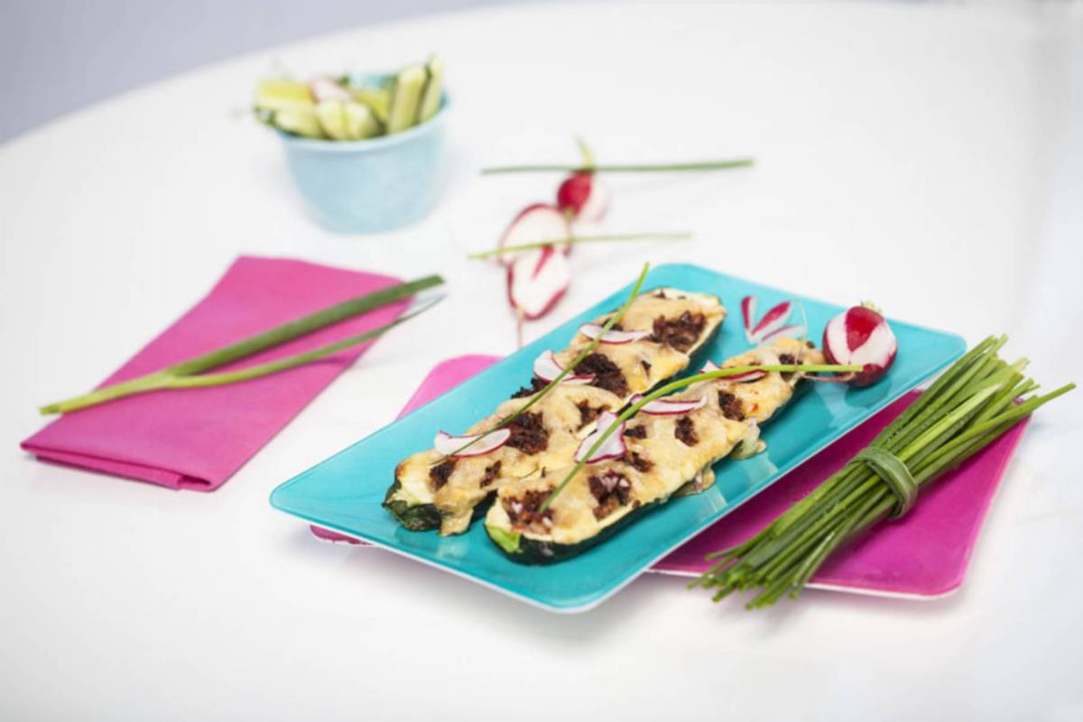 Cukinia_faszerowana_kiełbasa_krucha_z_galaretka_stylizacja