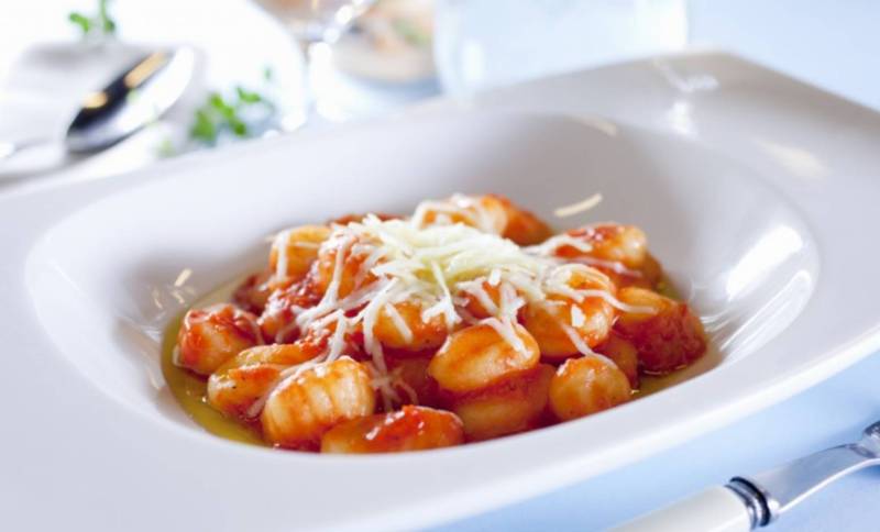 Włoskie kopytka ziemniaczane z pomidorami (GNOCCHI)