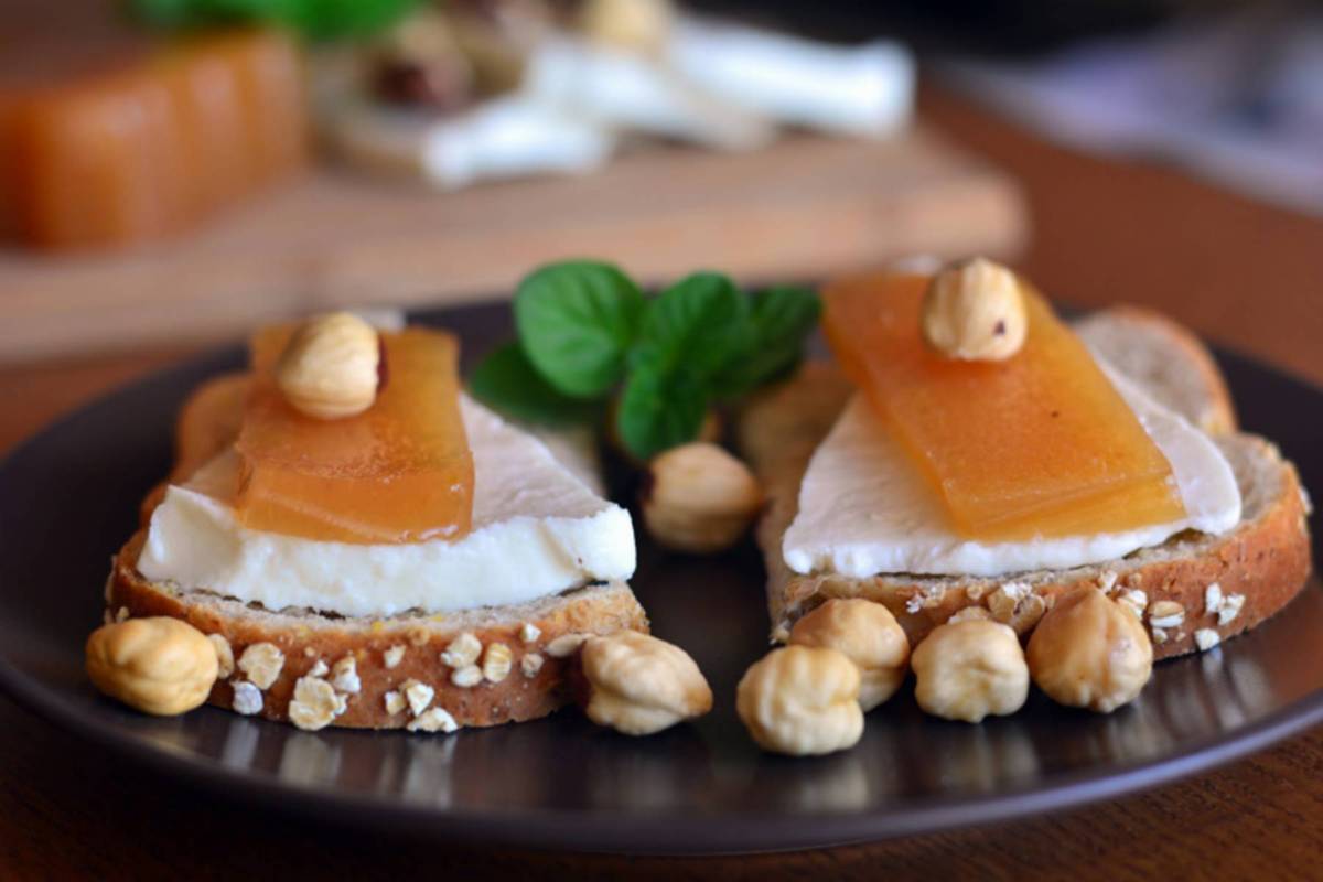 kulinarna_przygoda_owoc_pigwowca_w_serowych_melodiach