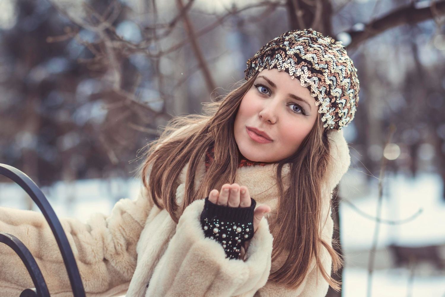 młoda kobieta zima