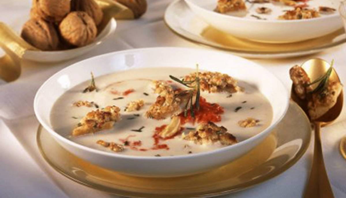 Fasolowa zupa krem z pesto i orzechami