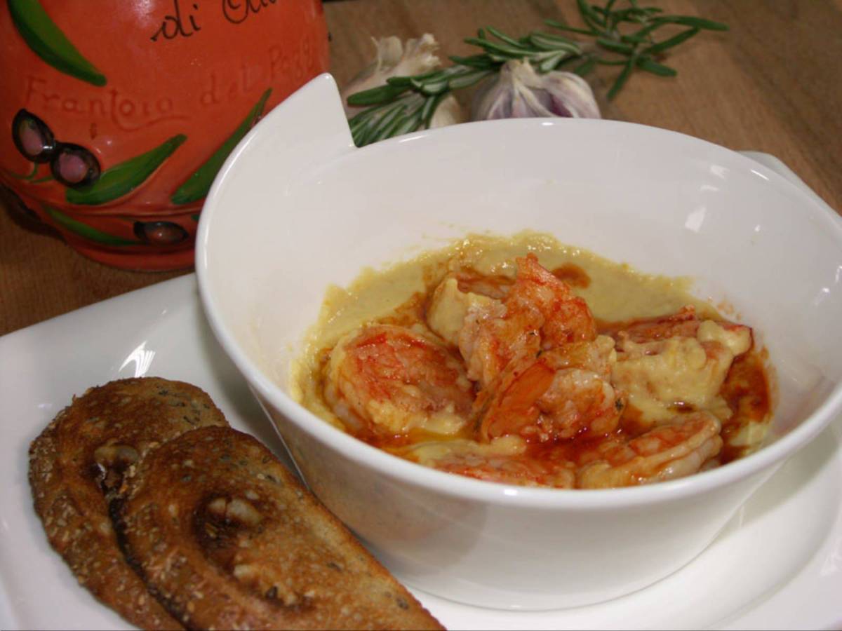 Krem-z-ciecierzycy-z-rozmarynem-i-krewetkami-1