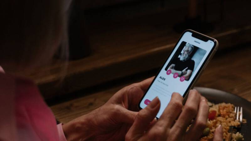 profil mężczyzny na Tinderze 