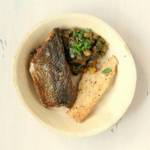 Sledz-w-grzybach-z-ziolami-z-orzechowym-wafelkiem