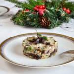 Wigilijny tatar z konfiturą cebulową i śliwkami kalifornijskimi 6