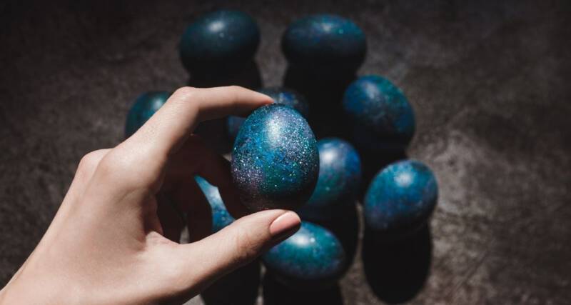 Ciekawe pomysły na pisanki wielkanocne – Galaktyczne wzory Ciekawe pomysły na pisanki wielkanocne – Galaktyczne wzory