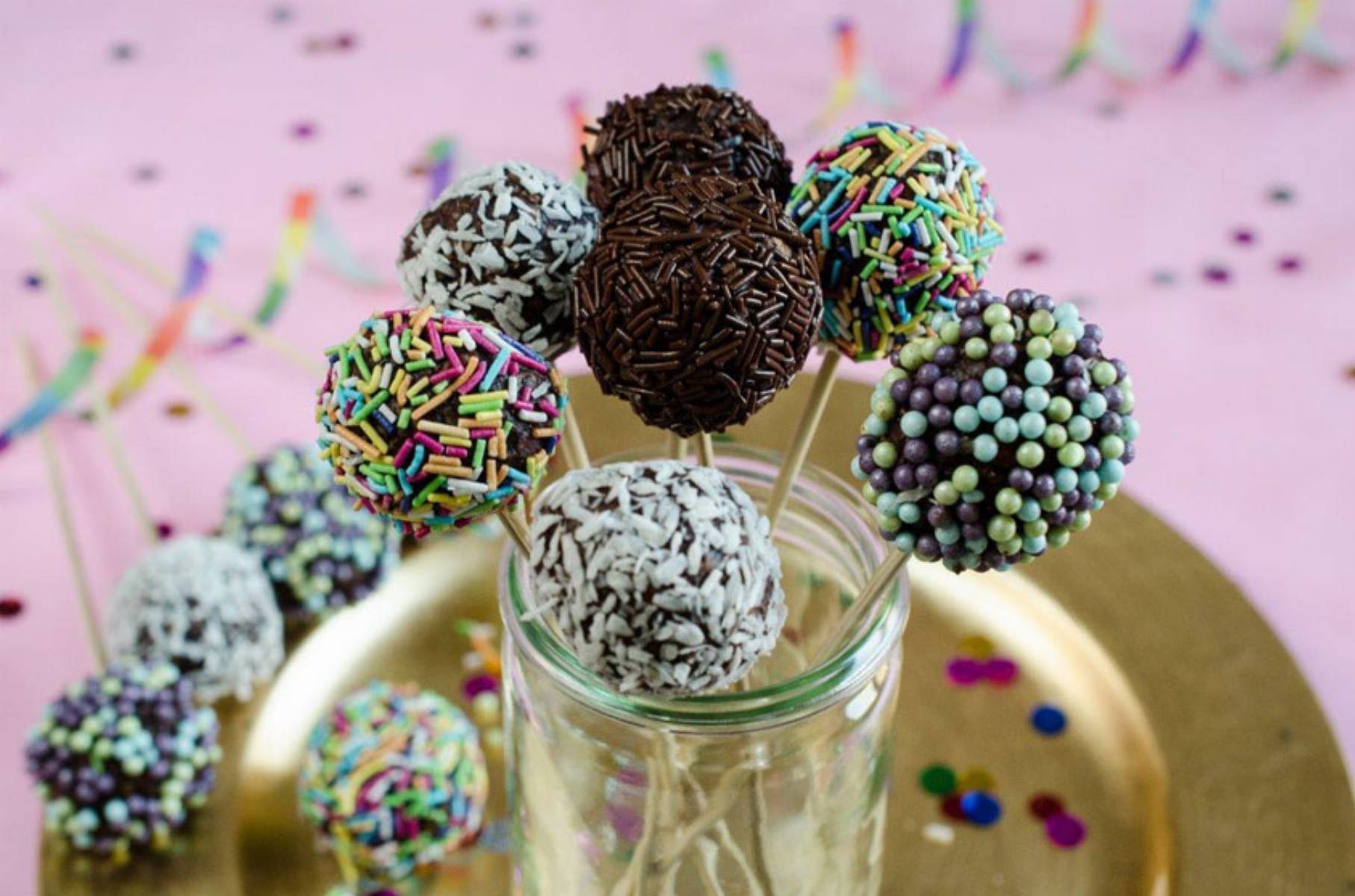 ciasto na patyczkach_Cake_pops_ze_sliwkami_kalifornijskimi