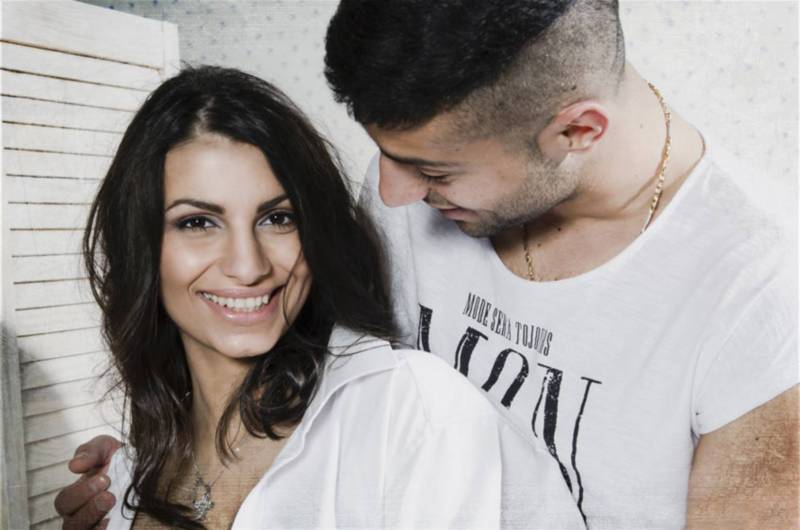 Jak rozpoznać, że mężczyzna flirtuje? Przechyla głowę w Twoim kierunku Jak rozpoznać, że mężczyzna flirtuje? Przechyla głowę w Twoim kierunku