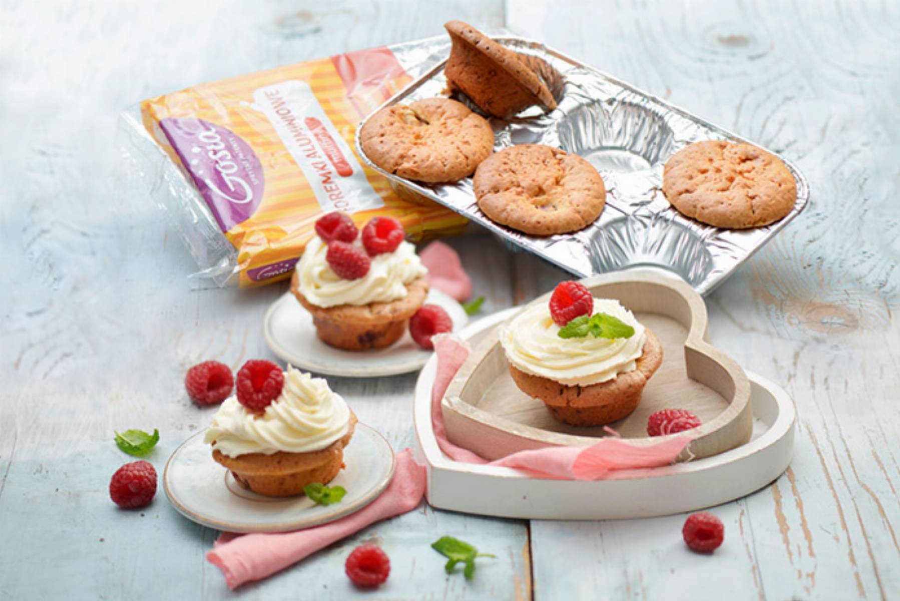 Muffiny z malinami i białą czekoladą