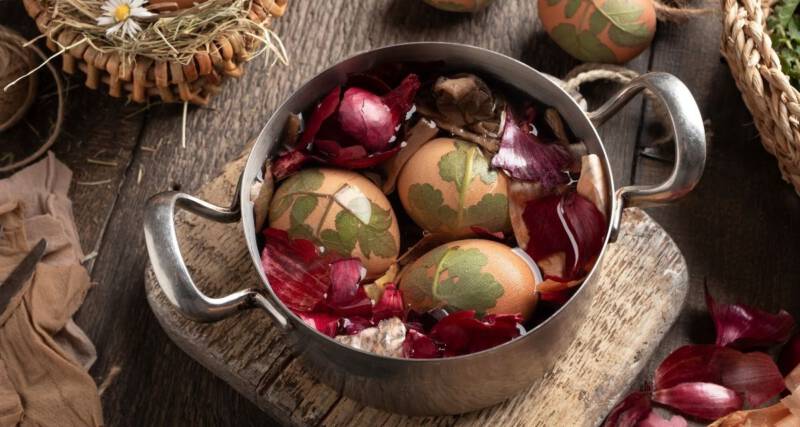 Pisanki wielkanocne Gotowanie w cebuli Pisanki wielkanocne Gotowanie w cebuli