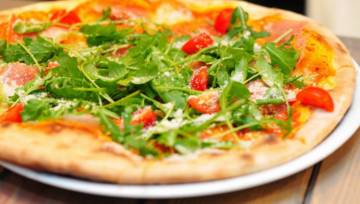 Ciasto na pizzę przepis sprawdzony – od eksperta kuchni włoskiej