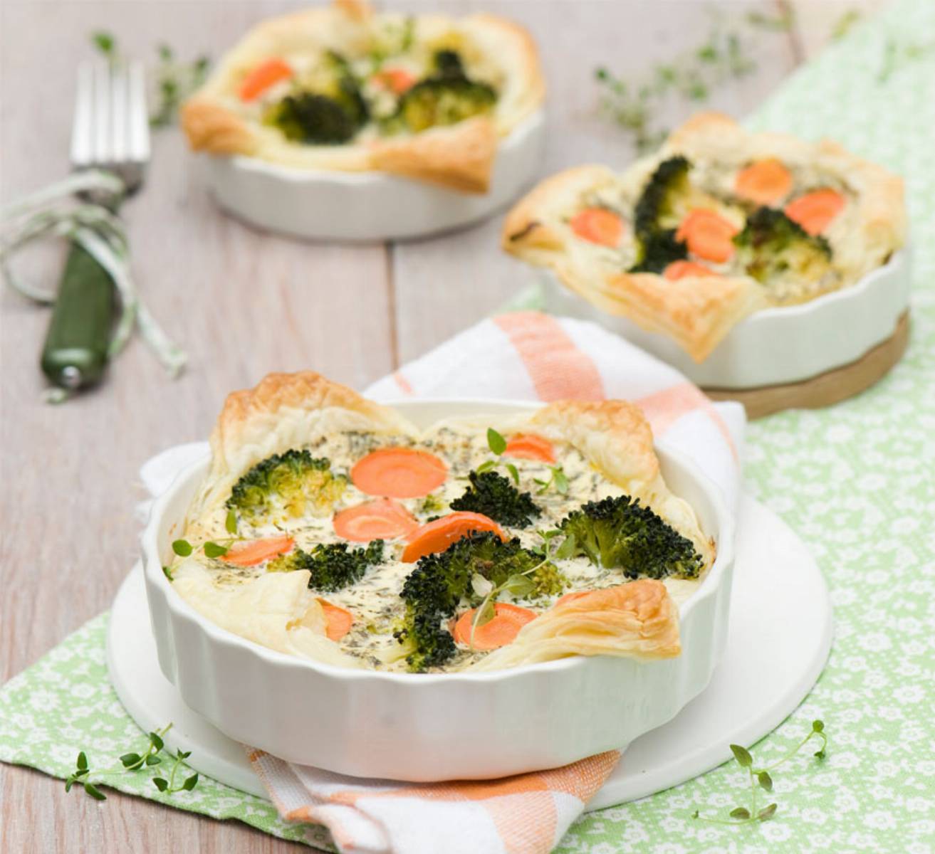 Quiche-z-brokułami-i-marchewką