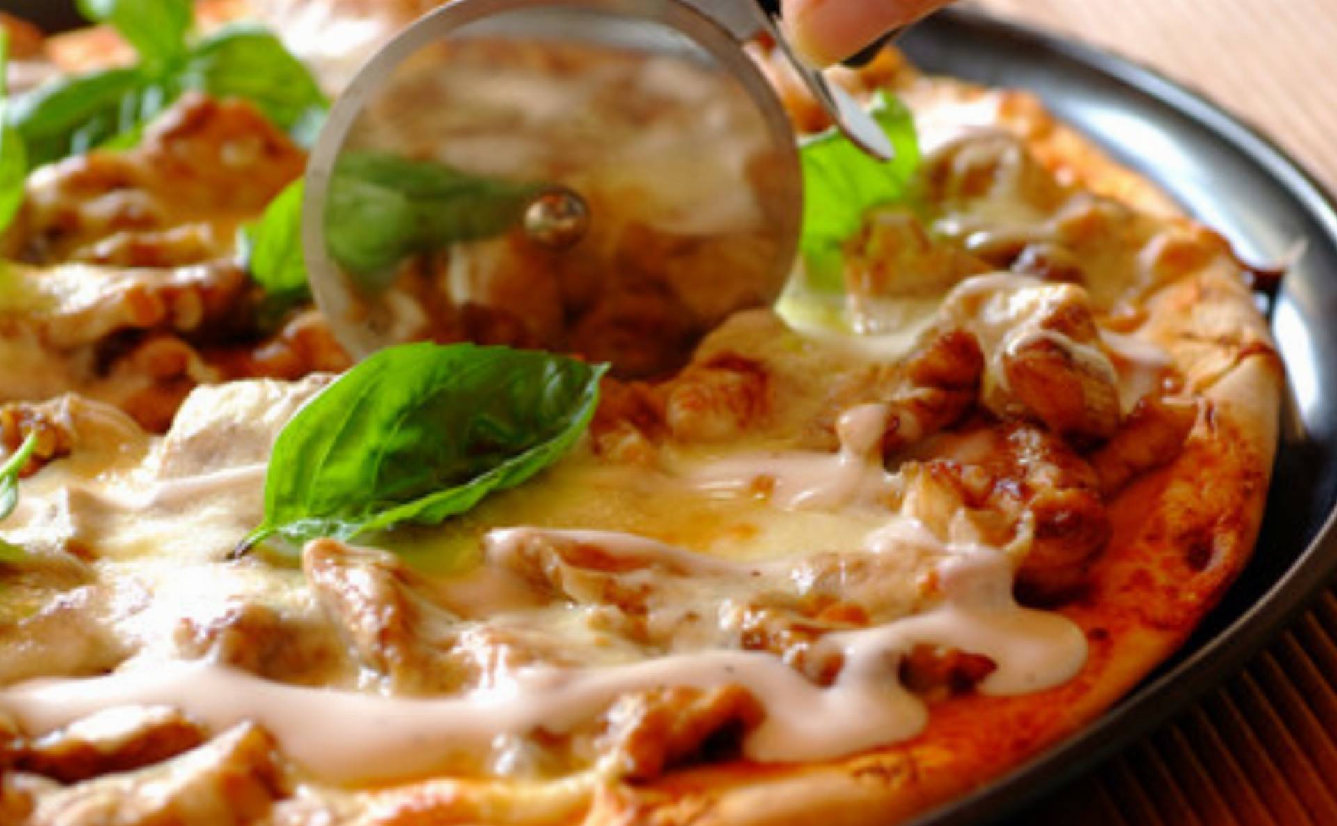 pizza_z_kurczakiem_i_serem_plesniowym