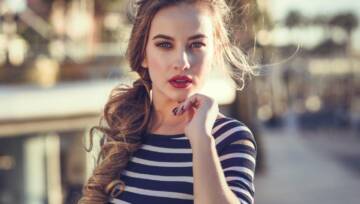 atrakcyjna młoda kobieta