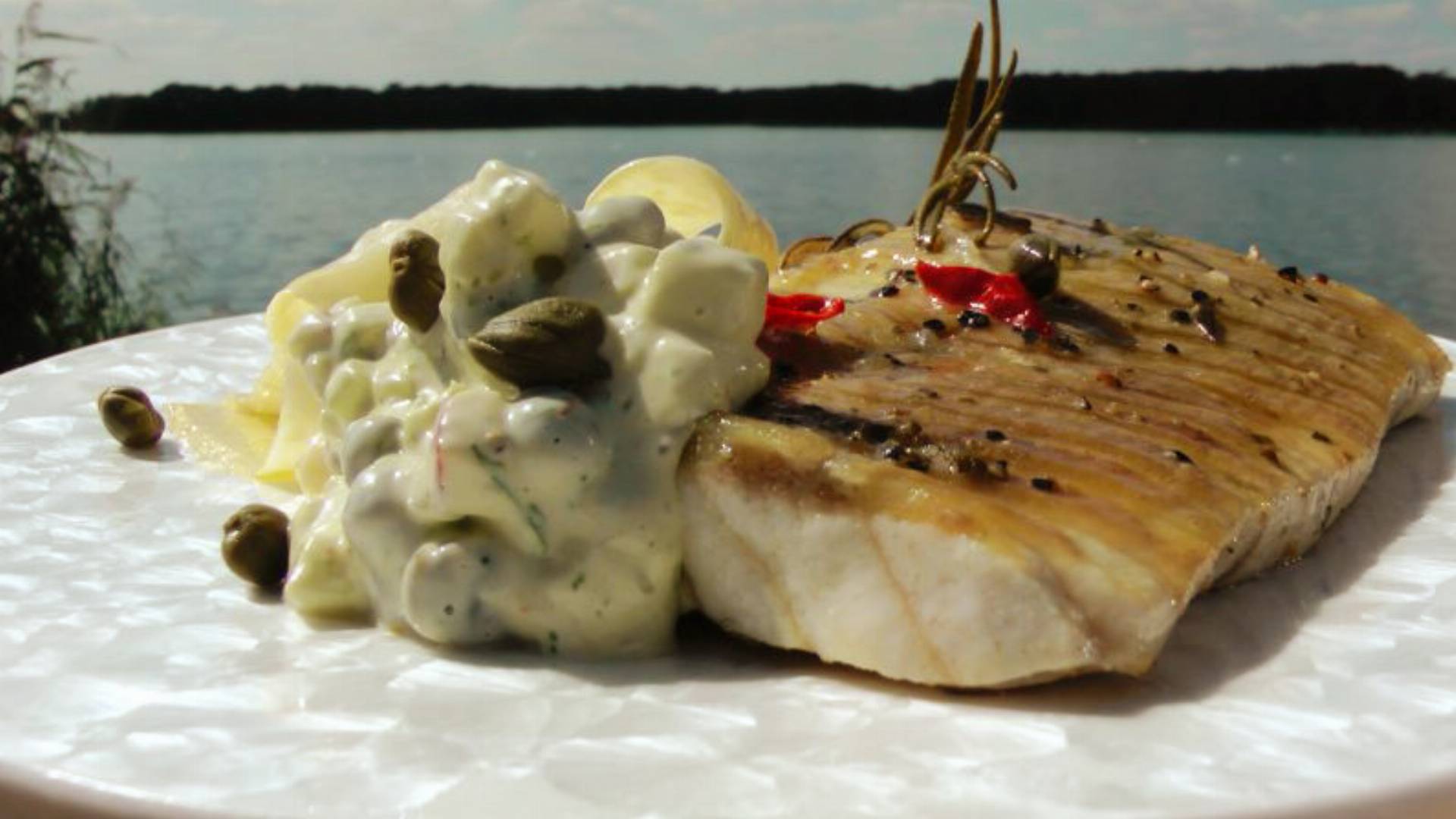 Jesiotr duszony w maśle 