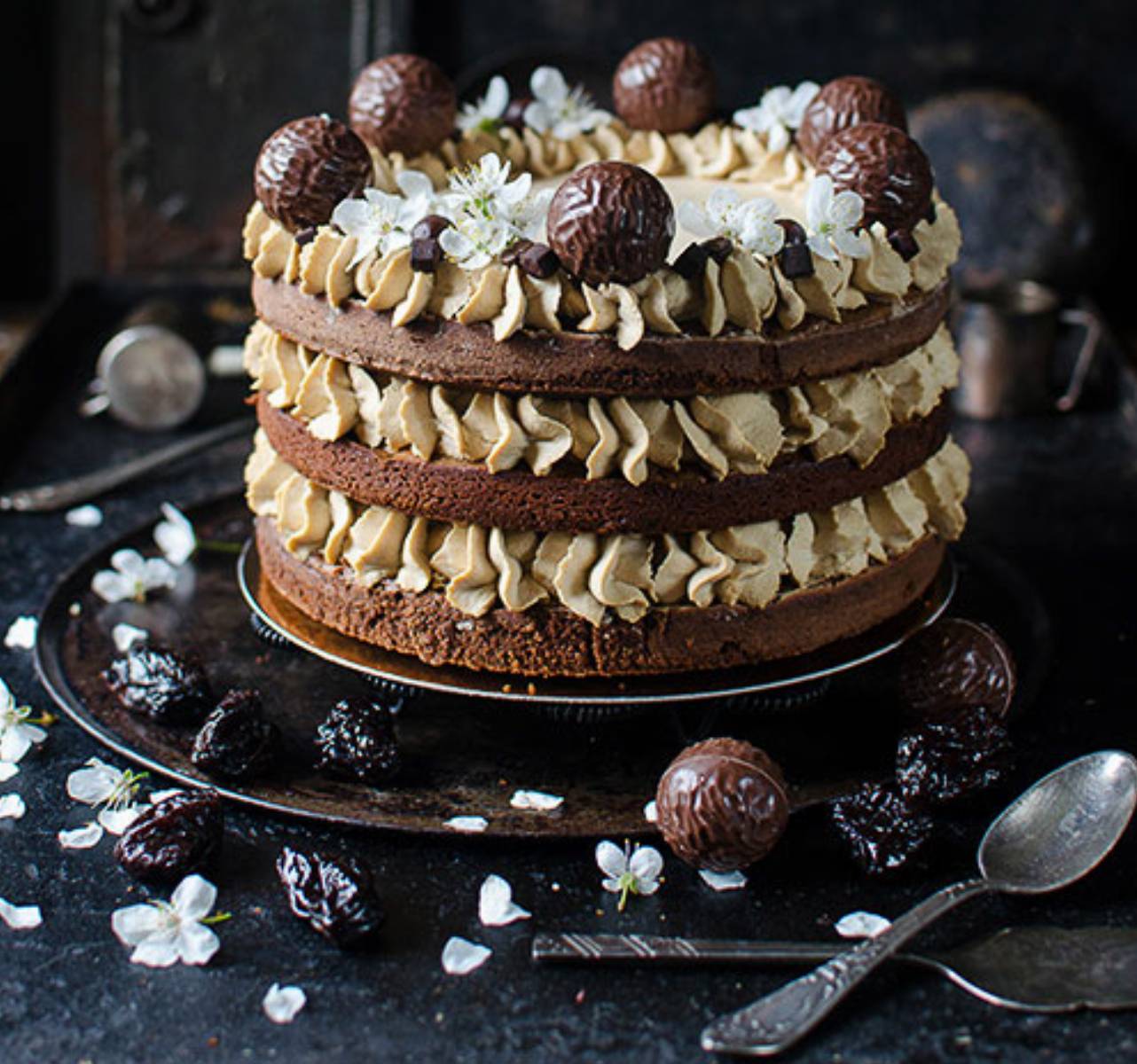 kawowy-tort-brownie-ze-sliwkami-kalifornijskimi_0