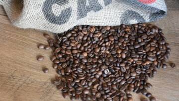 ziarna kawy w worku