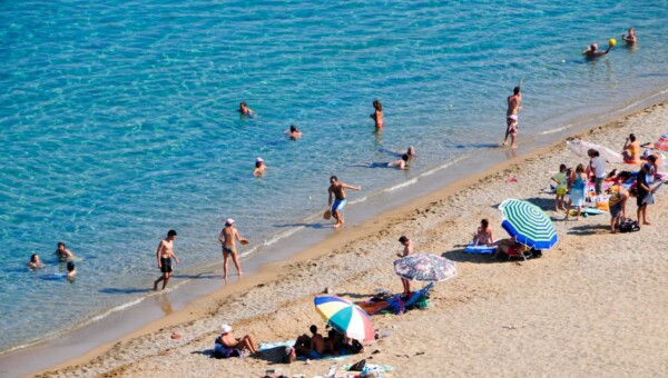 plaża ludzie brzeg morza